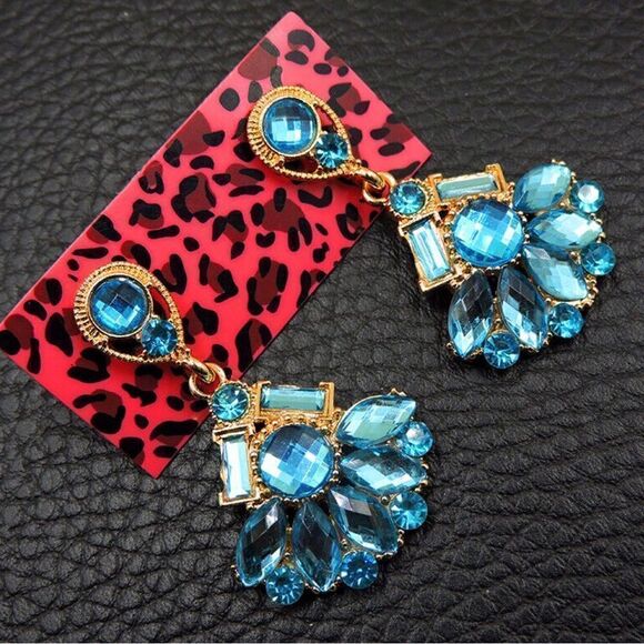 💘 Betsey Johnson drop dangle blue crystals earrings 💘 - Picture 2 of 3